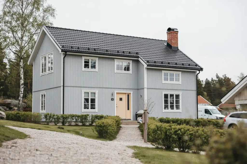takbyte med nya pannor p villa i bergvik